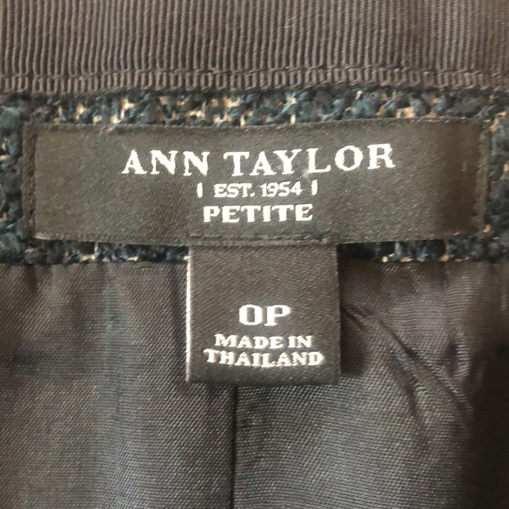 🌟 Ann Taylor Pencil Skirt, navy tweed, size 0P - Picture 3 of 6